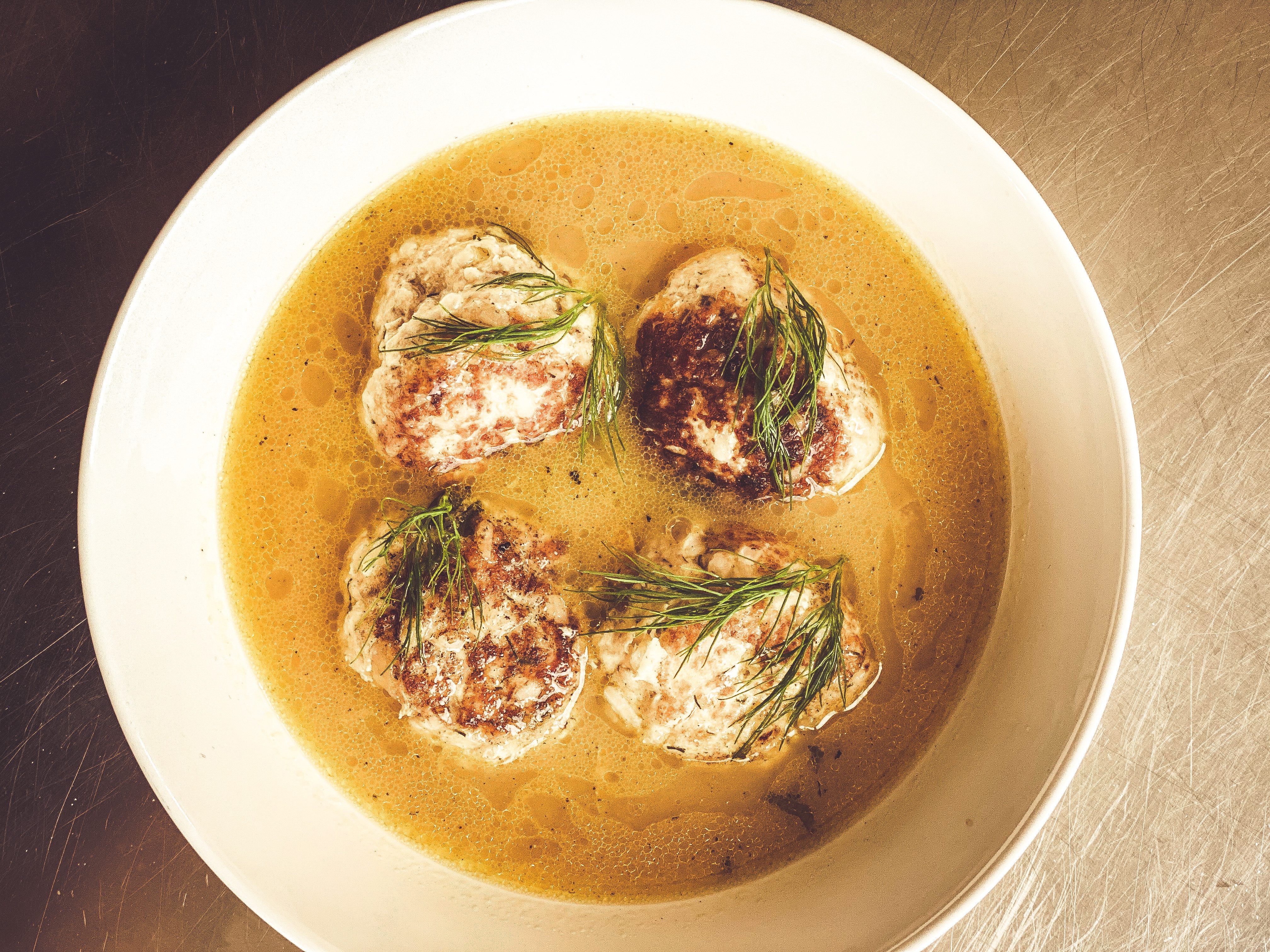 Σούπα από Γιουβαρλάκια Κοτόπουλο με Κρέμα Lime